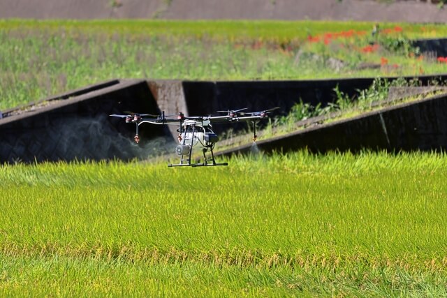 農薬散布ドローン導入によるメリットとデメリット